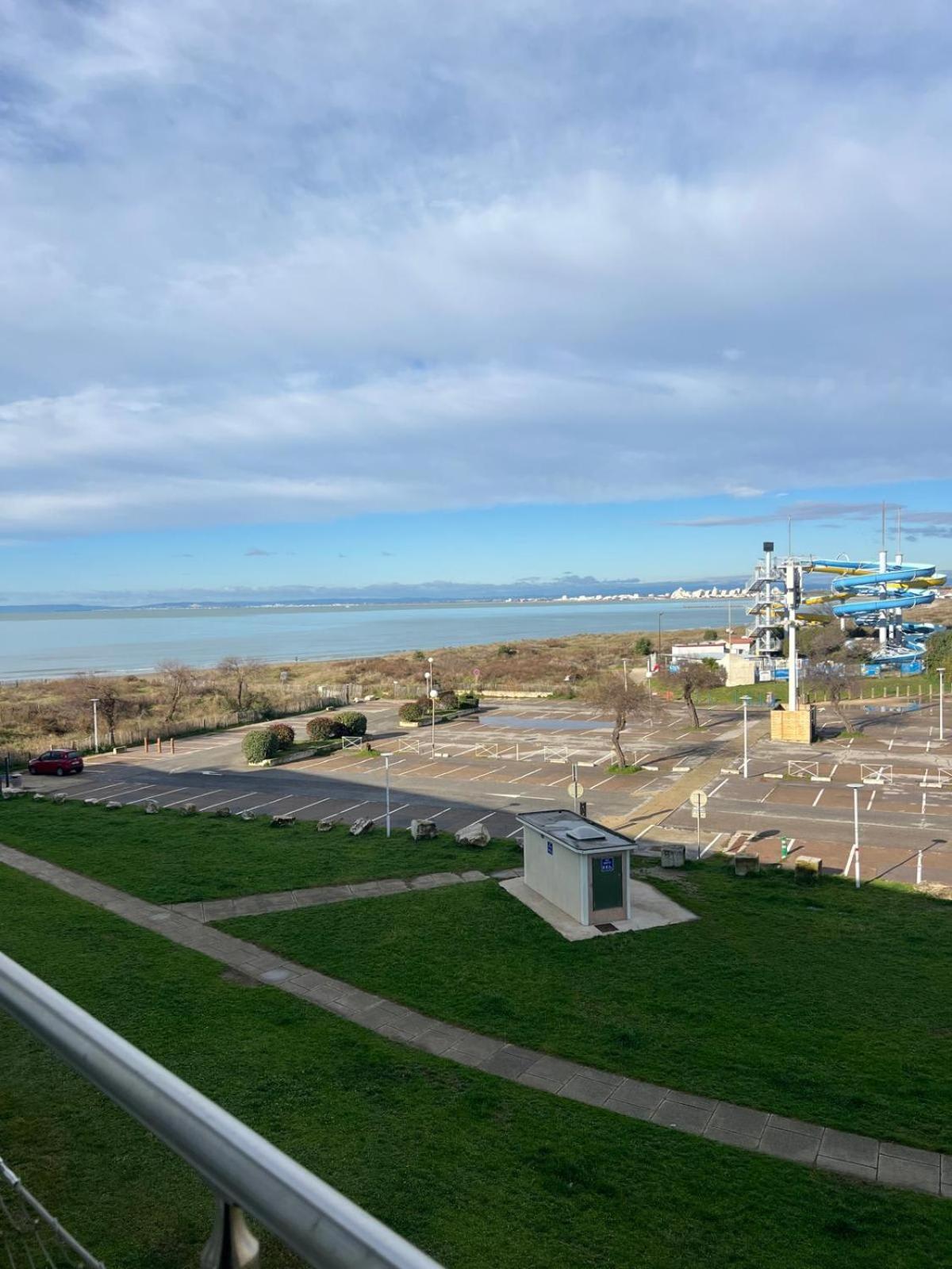 Les Pieds Dans Le Sable Vue 1 1 Le Grau-du-Roi